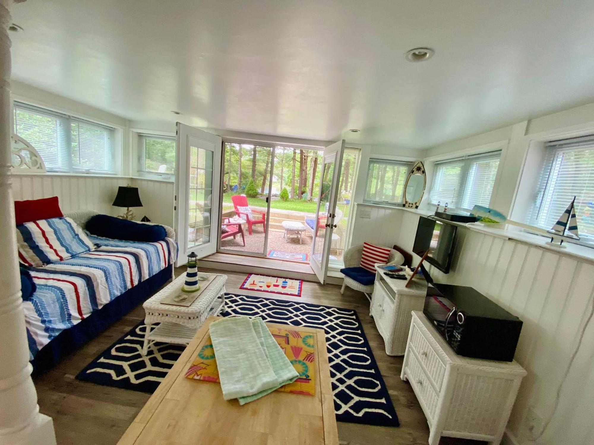 Clear Pond Suite Plymouth Exterior photo